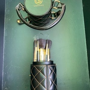 Great set of make-up brushes in a carry barrel